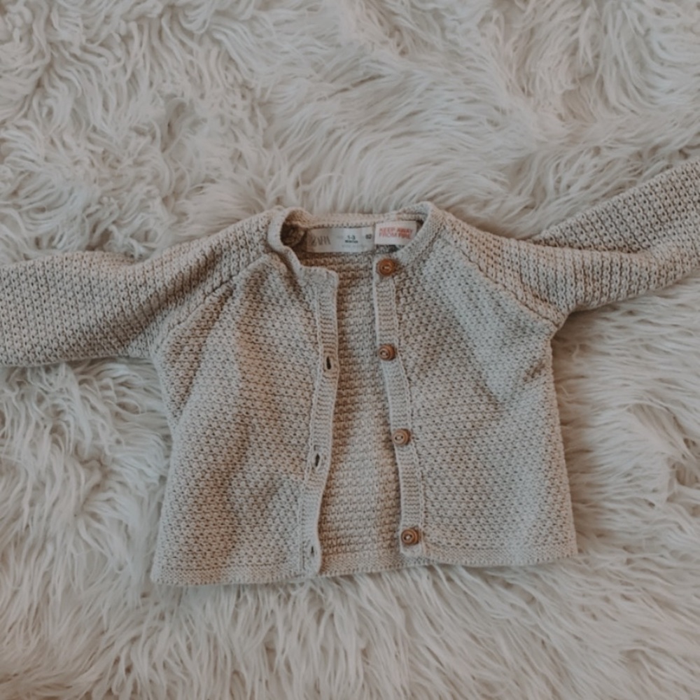 Beautiful gender neutral zara cardi!!!
